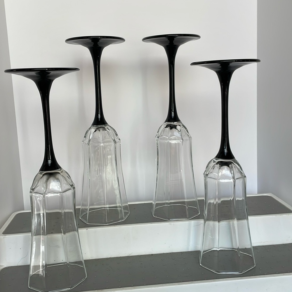 Arcoroc Luminarc France black stem wine glasses (3).